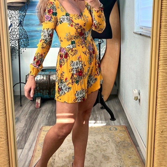 ⭐️Zaful, Forever Young, Yellow Floral Romper,So Cute, Excellent Condition Size 6 - Picture 8 of 13